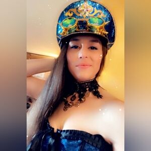 Meet your Posher, Alexias